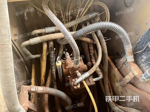 回转马达和主控阀（整机外观）