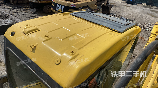 驾驶室顶部（整机外观）