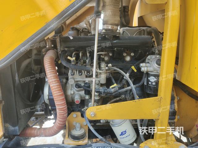 发动机右侧（整机外观及大件）