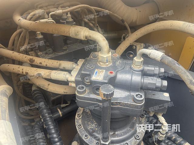 回转马达和主控阀（整机外观）