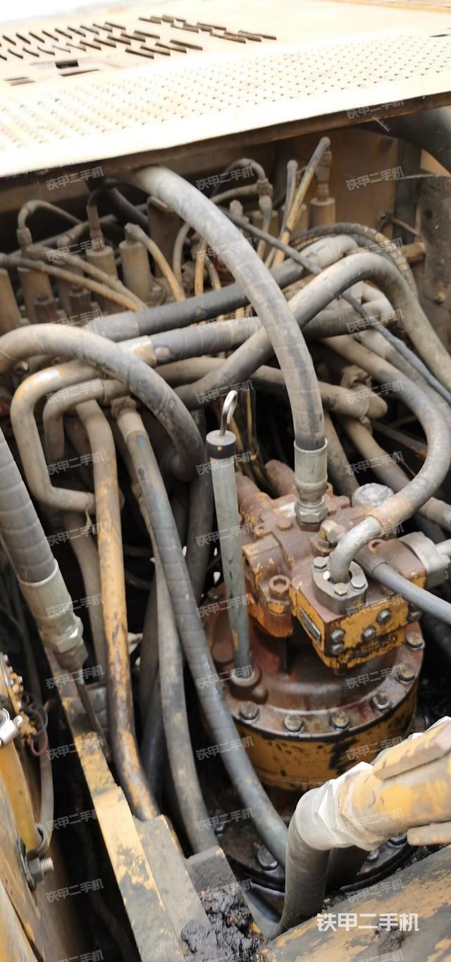 回转马达和主控阀（整机外观）