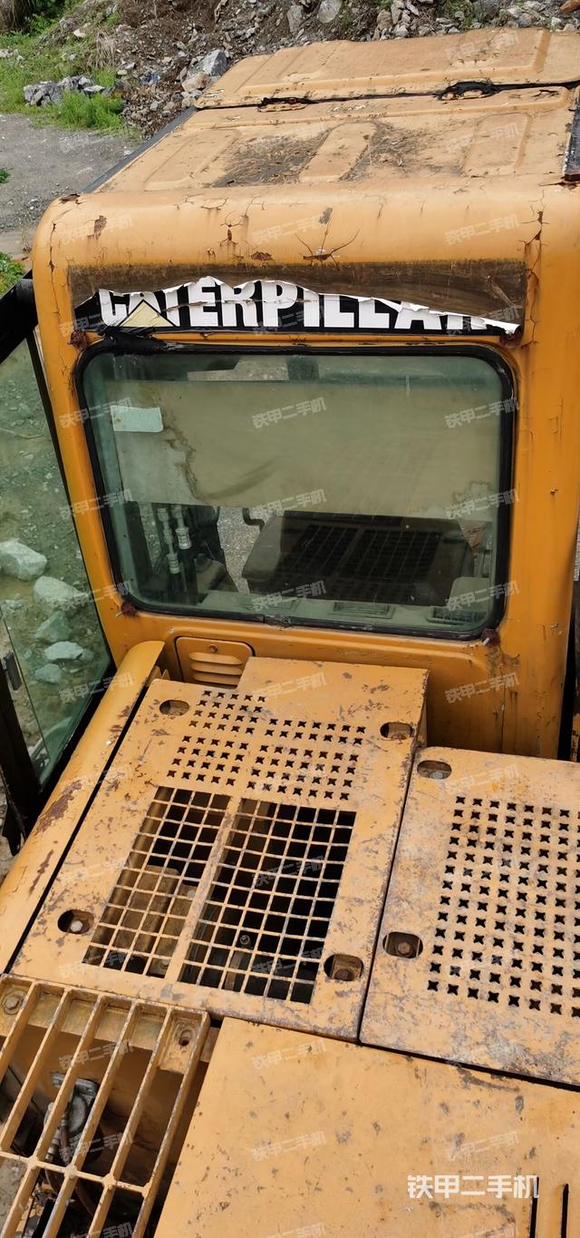 驾驶室顶部（整机外观）