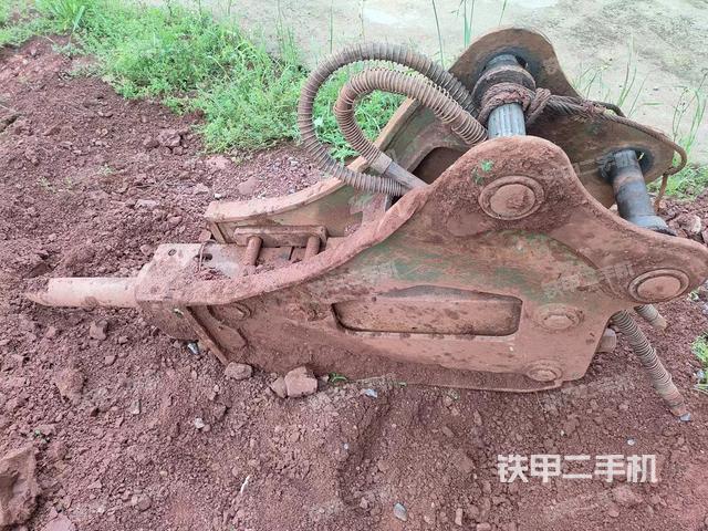 整机右侧（设备外观及核心部件）