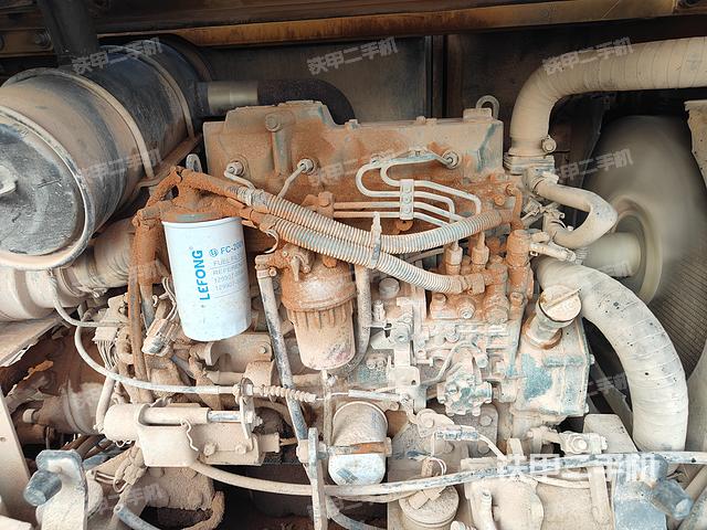 回转马达和主控阀（整机外观）