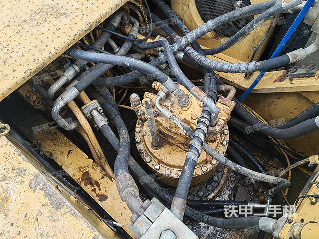 回转马达和主控阀（整机外观）