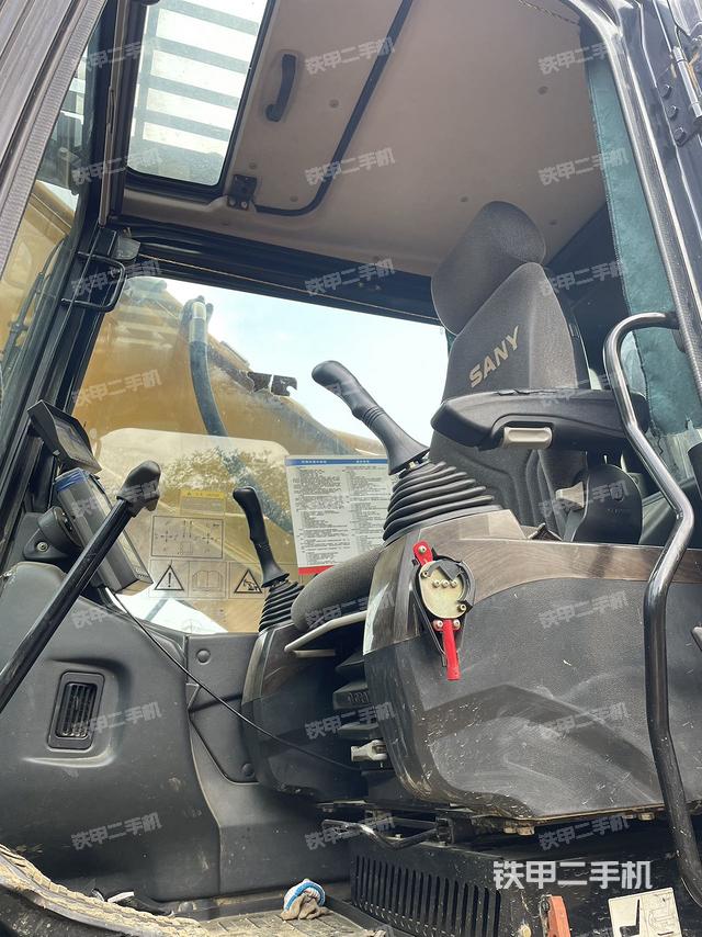 驾驶室整体（整机外观）