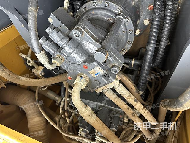 回转马达和主控阀（整机外观）