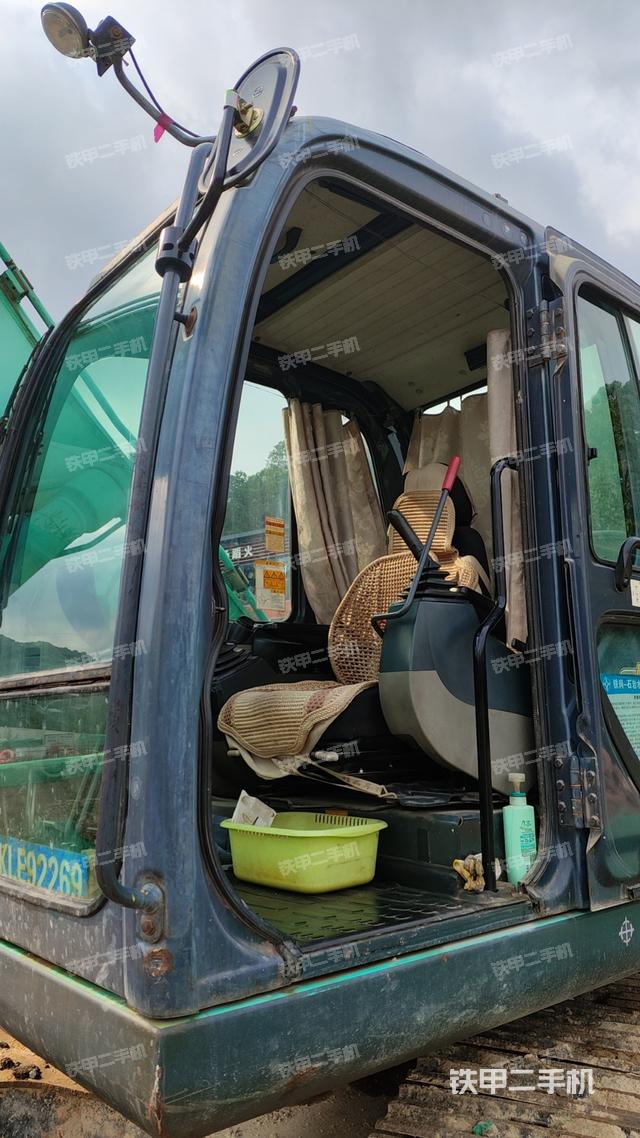 驾驶室整体（整机外观）