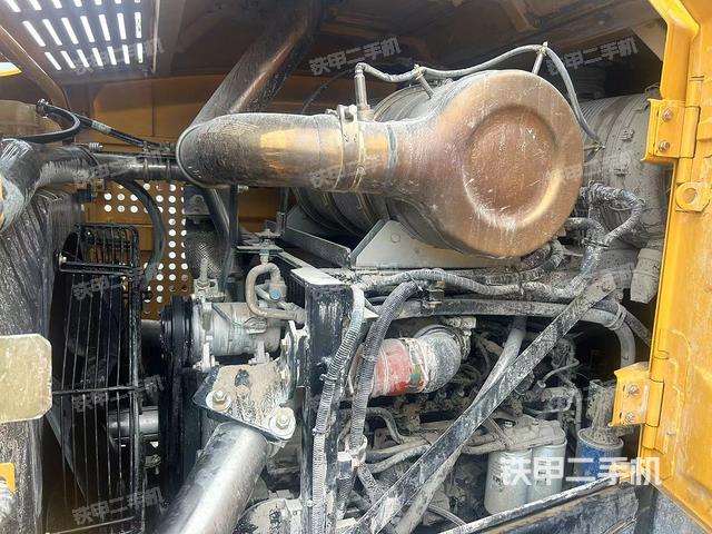 发动机右侧（整机外观及大件）