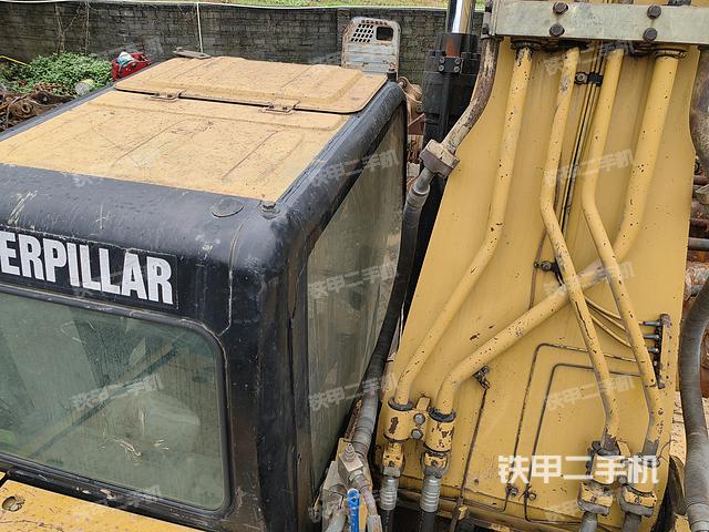 驾驶室顶部（整机外观）