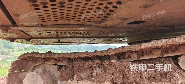 液压泵舱室正面整体（整机外观）