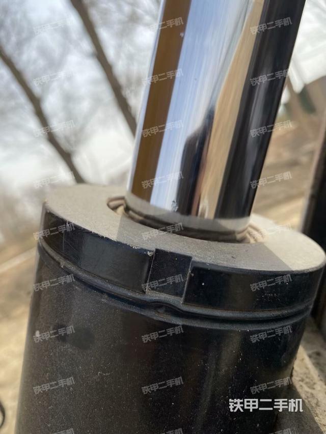 回转马达和主控阀（整机外观）