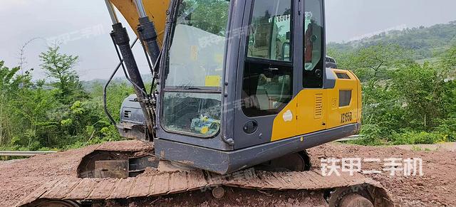 驾驶室顶部（整机外观）