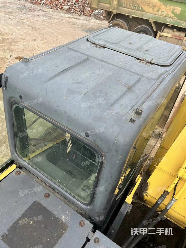 驾驶室顶部（整机外观）