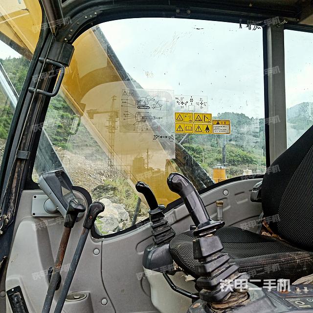 驾驶室整体（整机外观）