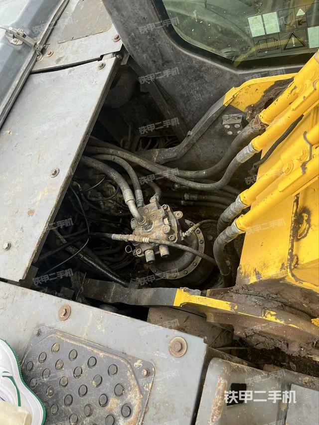 回转马达和主控阀（整机外观）