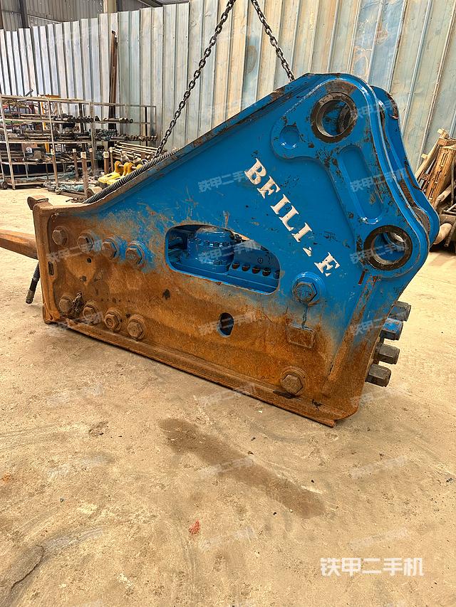 整机右侧（设备外观及核心部件）