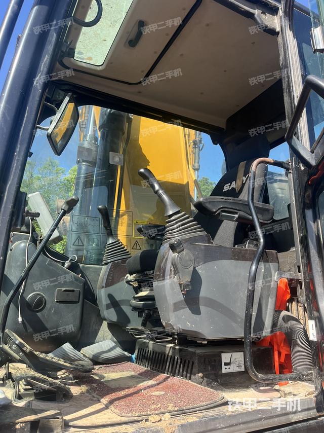 驾驶室整体（整机外观）