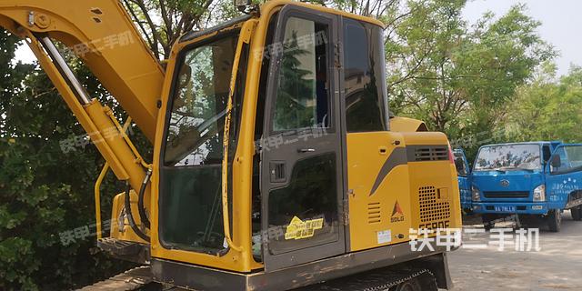 驾驶室整体（整机外观）