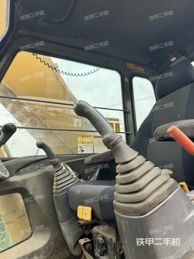 驾驶室整体（整机外观）