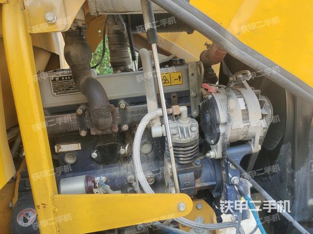 发动机左侧（整机外观及大件）