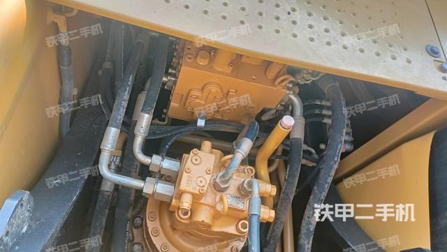 回转马达和主控阀（整机外观）