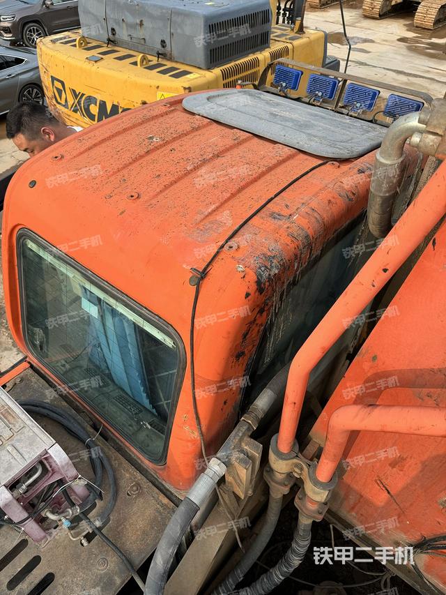 驾驶室顶部（整机外观）