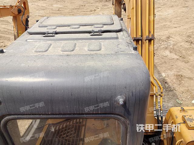 驾驶室顶部（整机外观）