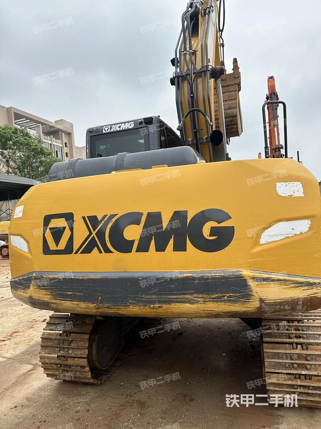 驾驶室顶部（整机外观）