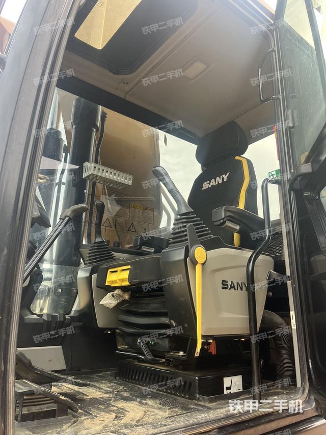 驾驶室整体（整机外观）