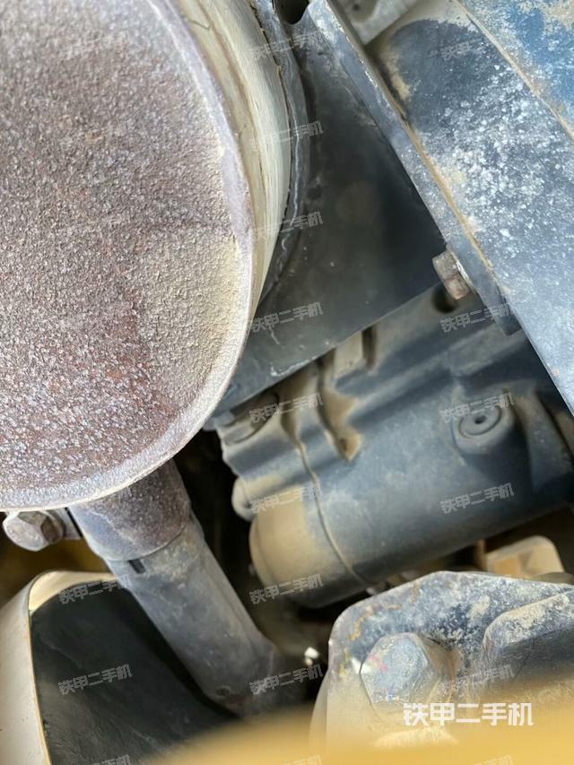 液压泵舱室正面整体（整机外观）