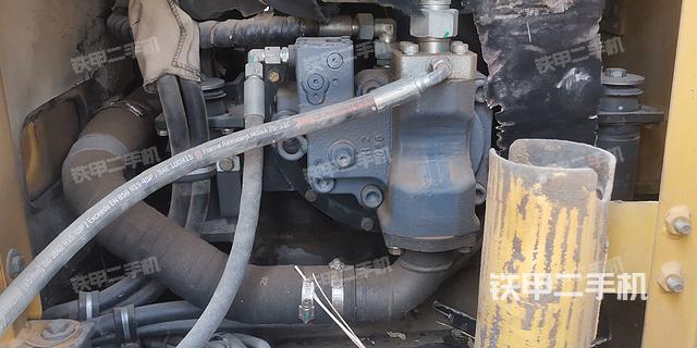 液压泵舱室正面整体（整机外观）