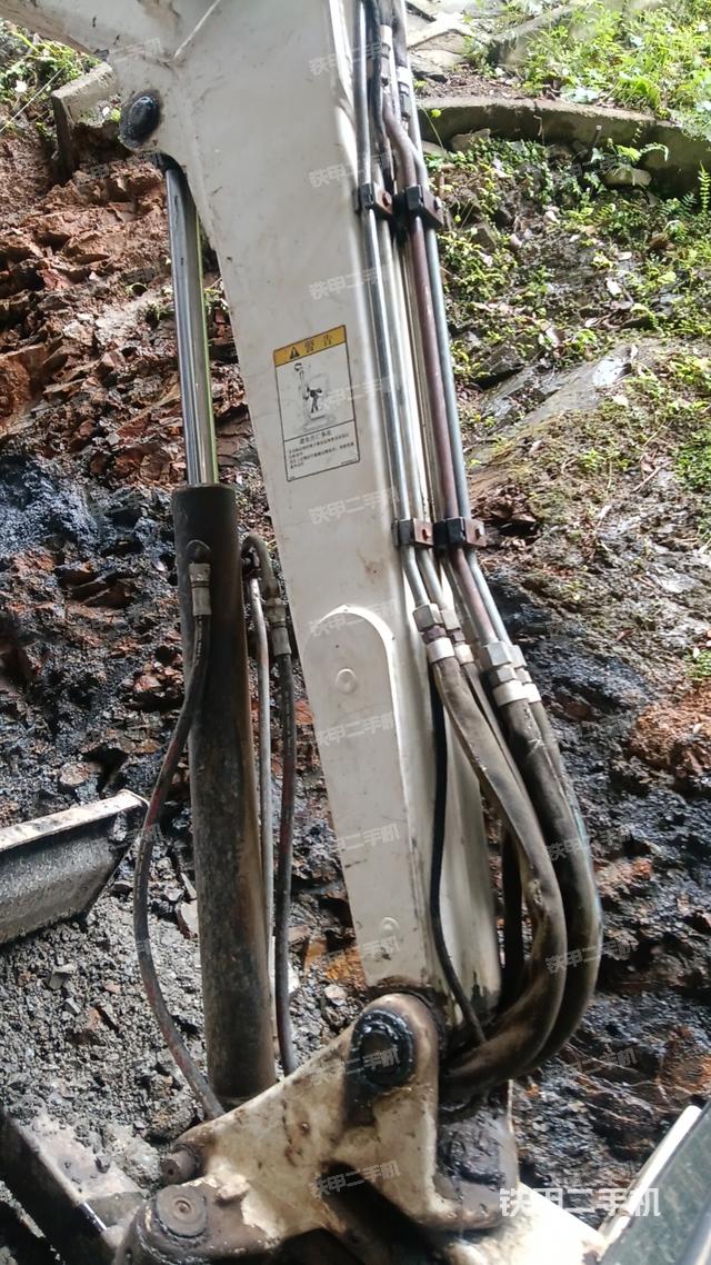 驾驶室顶部（整机外观）