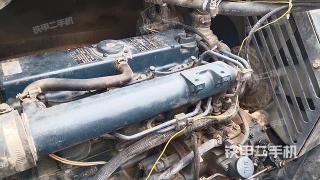 液压泵舱室正面整体（整机外观）