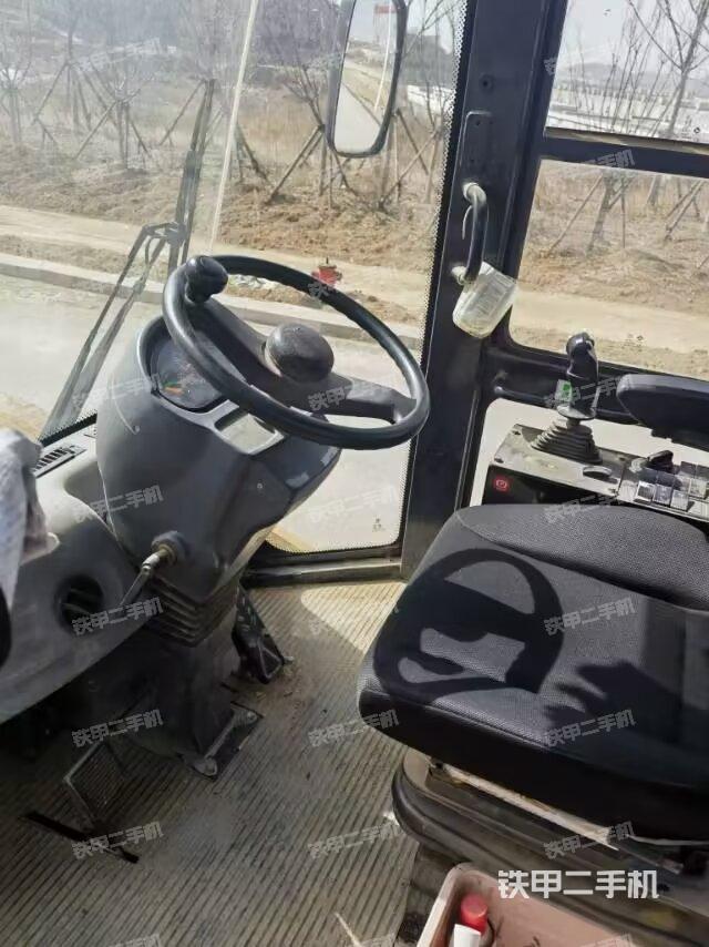 驾驶室操作台（设备外观及核心部件）