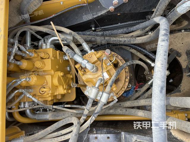 回转马达和主控阀（整机外观）