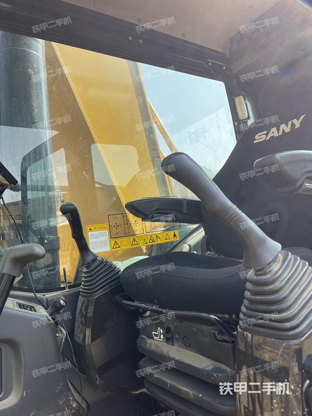 驾驶室整体（整机外观）