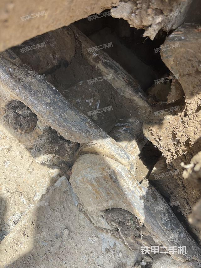 驾驶室顶部（整机外观）