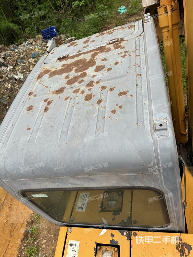 驾驶室顶部（整机外观）