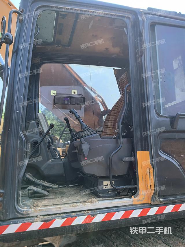 驾驶室整体（整机外观）