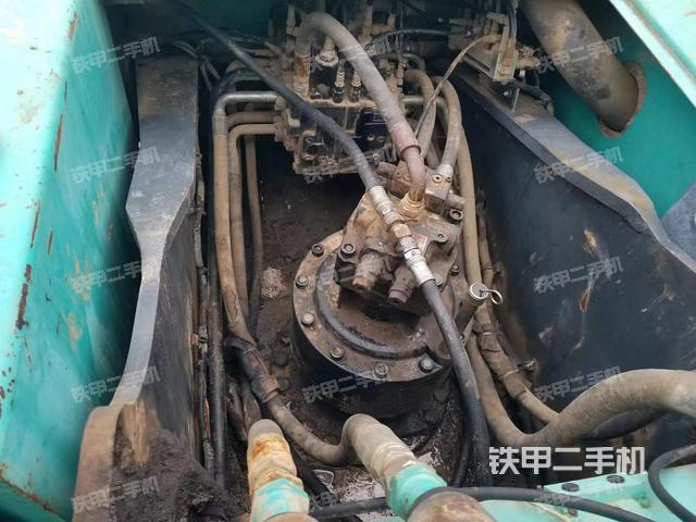 回转马达和主控阀（整机外观）