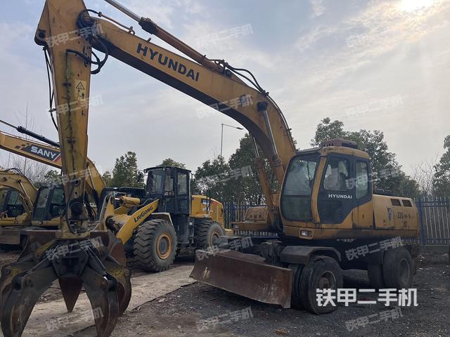 現(xiàn)代R210W-5挖掘機(jī)