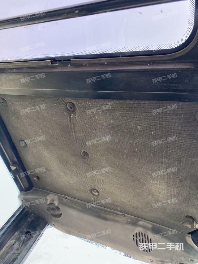 驾驶室顶部（整机外观）