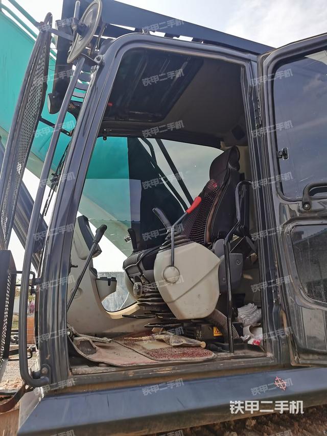 驾驶室整体（整机外观）