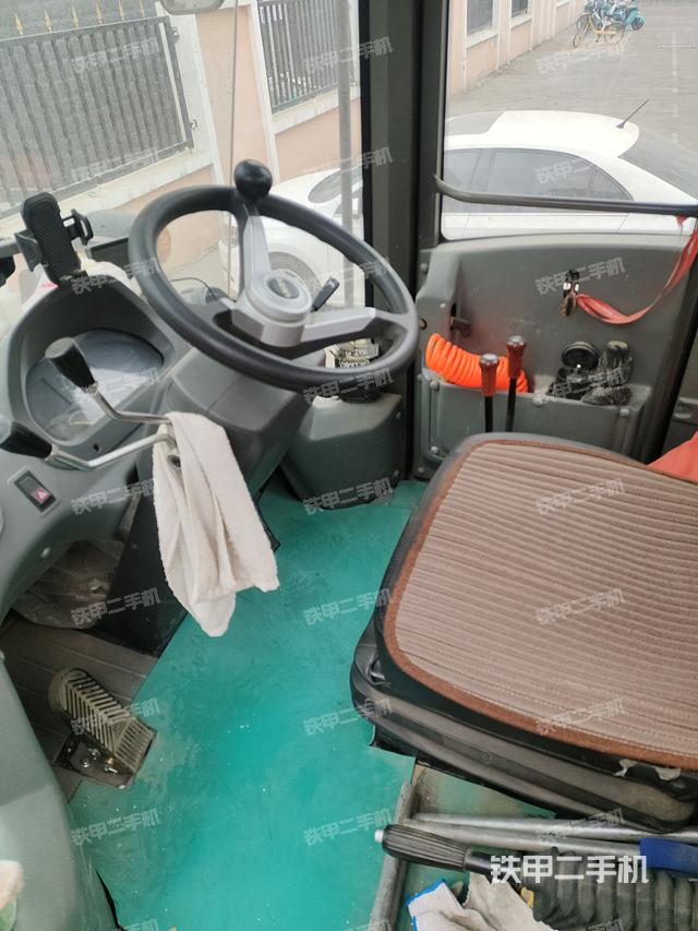 发动机右侧（整机外观及大件）