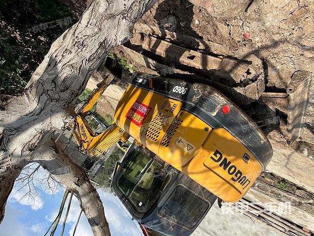 驾驶室顶部（整机外观）