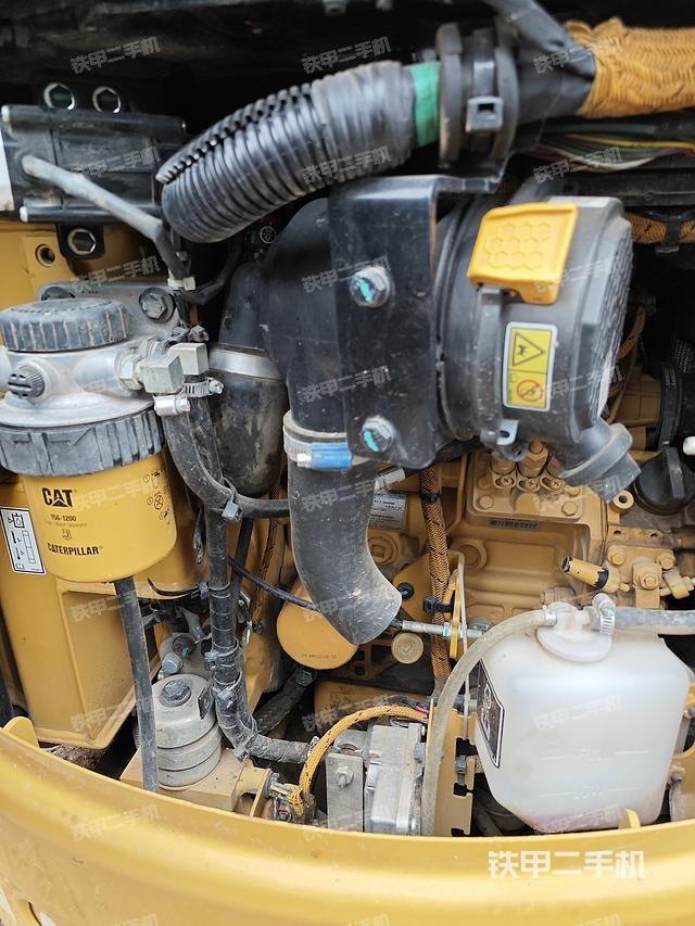 回转马达和主控阀（整机外观）