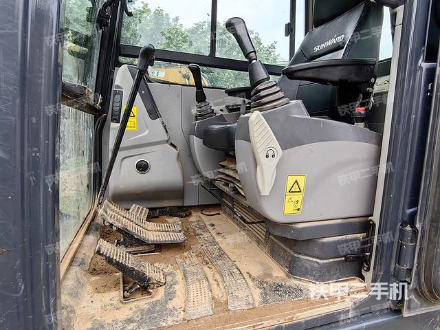 驾驶室整体（整机外观）