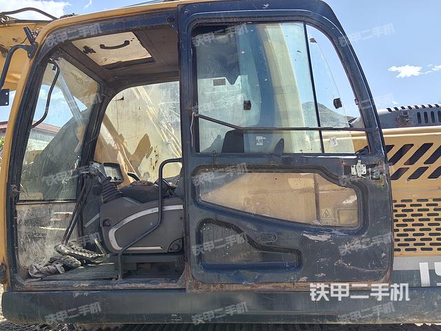 驾驶室整体（整机外观）