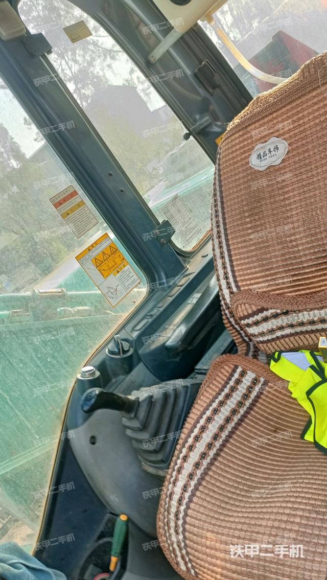 座椅右側(cè)控制臺/鑰匙門/油門/含右手柄（駕駛室部分）